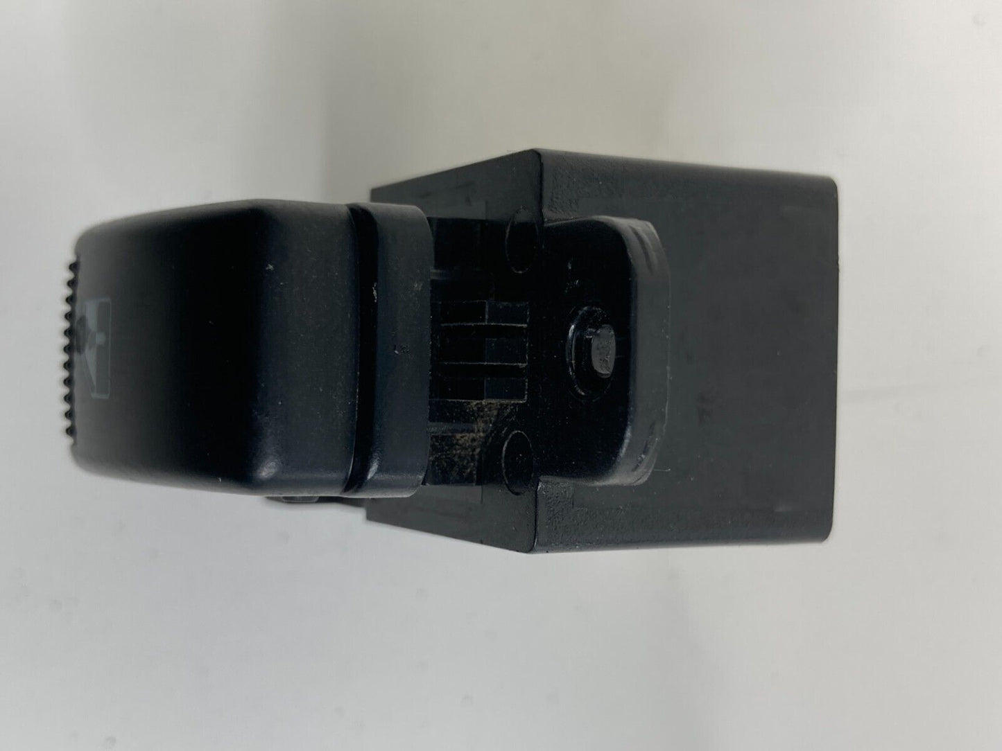 2002-2005 Hyundai Sonata Rear Left Back Side Door Power Window Switch 621W03620