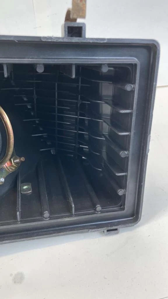 99-04 NISSAN XTERRA FRONTIER 3.3L UPPER AIR FILTER HOUSING BOX COVER MAF SENSOR