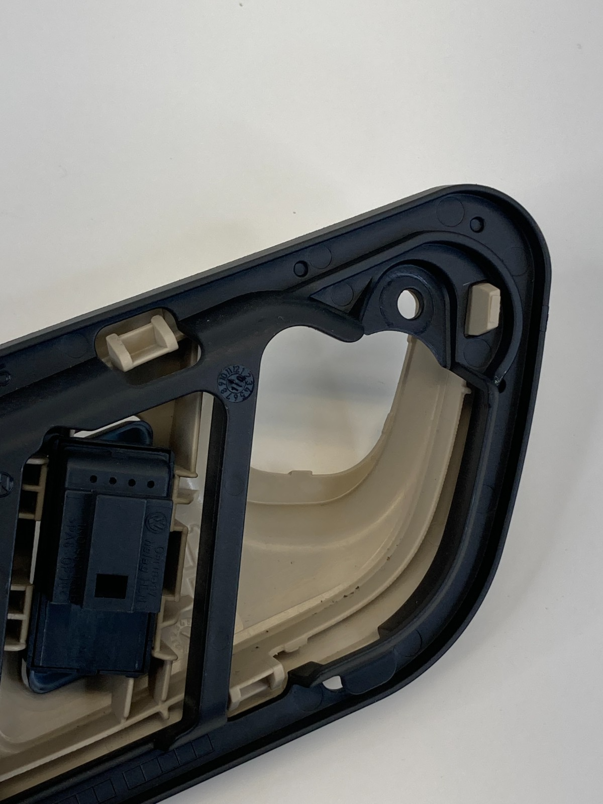 2009-2012 Volkswagen CC Rear Right Side Interior Door Handle 3C8-837-114 OEM