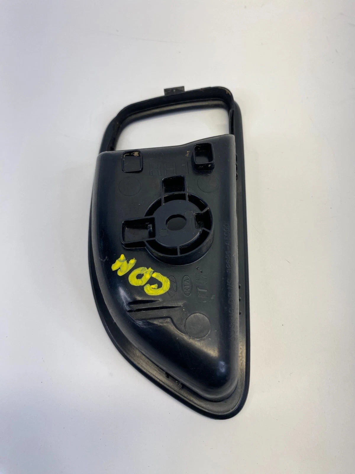 2013-2017 HYUNDAI ELANTRA GT INTERIOR RIGHT DOOR HANDLE BEZEL COVER 82621-A5000