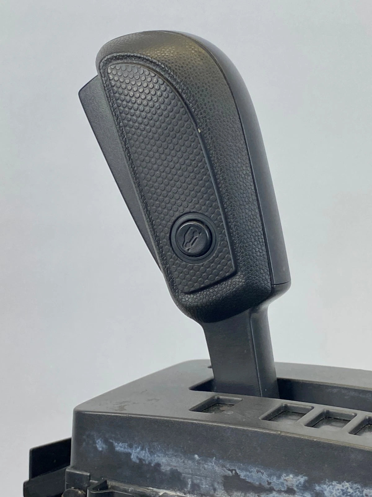 2009 2010 FORD ESCAPE AUTOMATIC GEAR SHIFTER SHIFT LEVER SELECTOR 9L8P-7K004-AC