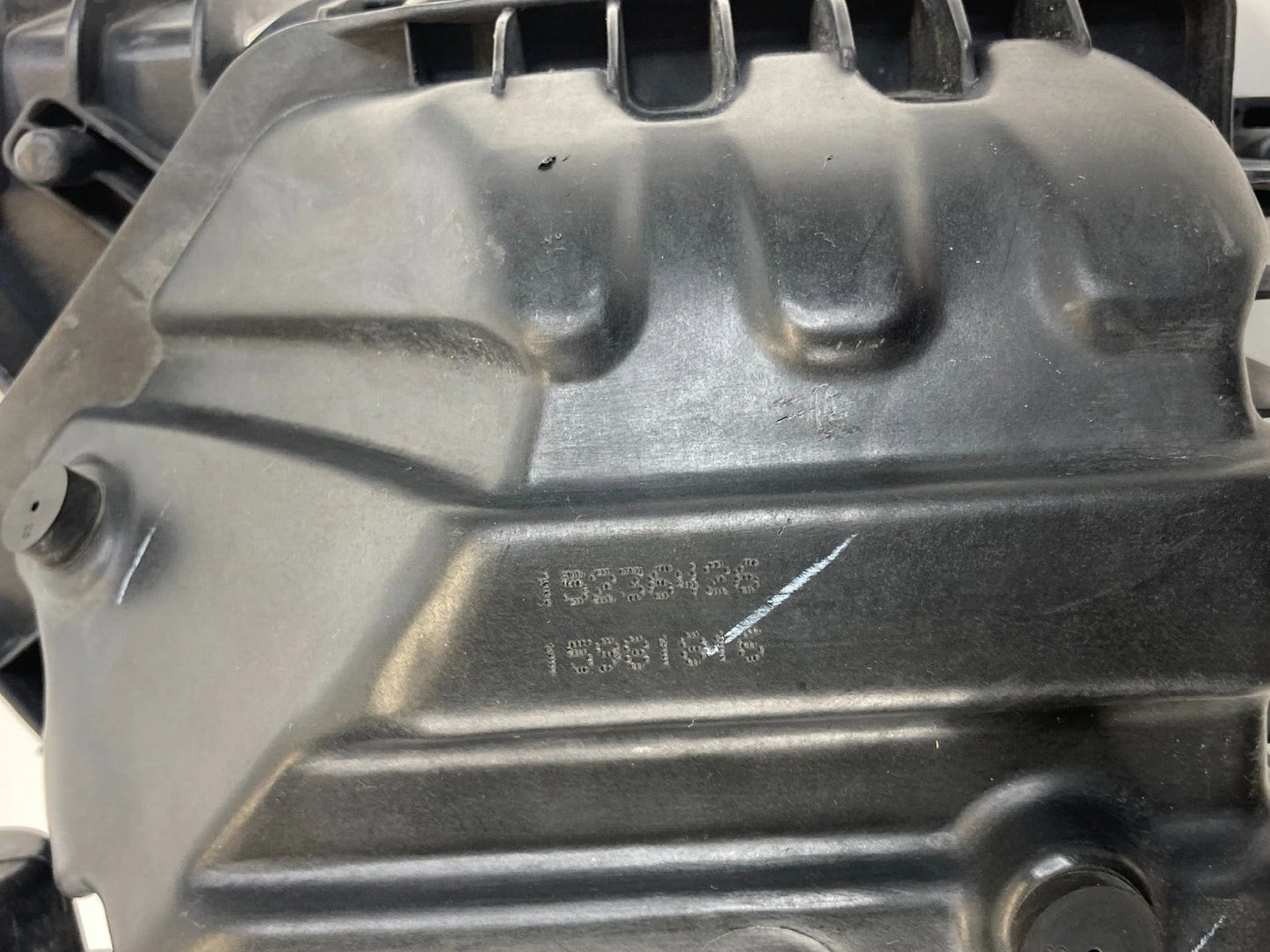 2008 2009 CADILLAC CTS 3.6L 24V AIR INTAKE CLEANER BOX LOWER COVER OEM 15236426