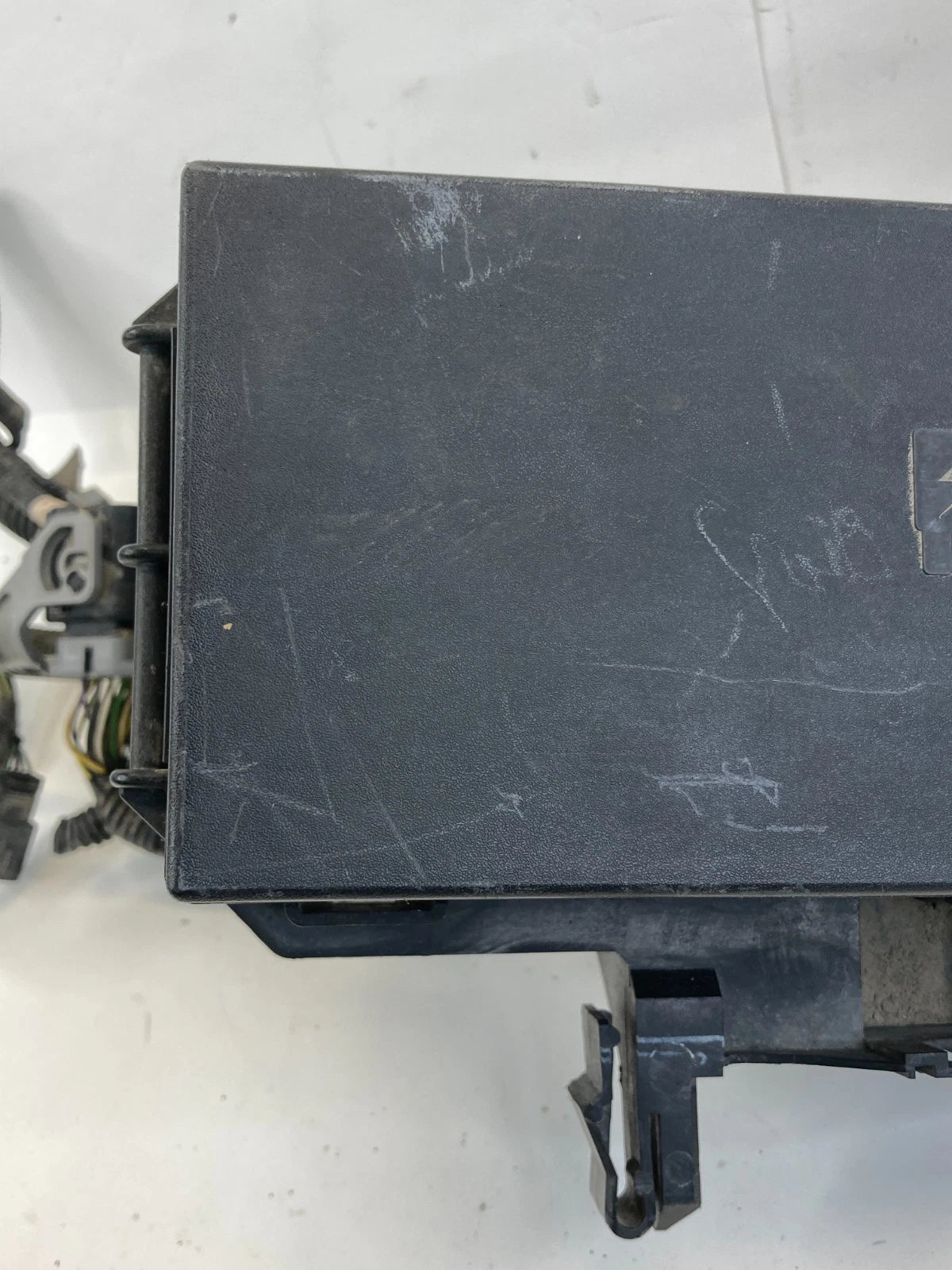 11-15 FORD EXPLORER 13-15 INTERCEPTOR UTILITY ENGINE FUSE RELAY BOX COMPARTMENT