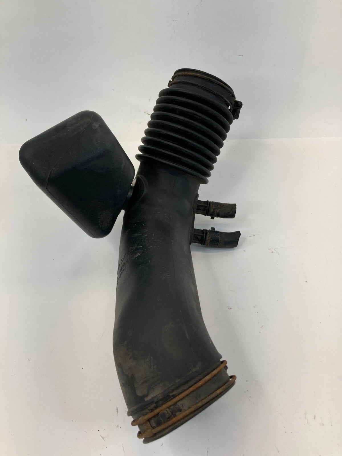 2010-2013 KIA FORTE 2.0L AIR INTAKE HOSE W/ RESONATOR UNIT FRONT OEM 28192-1M400
