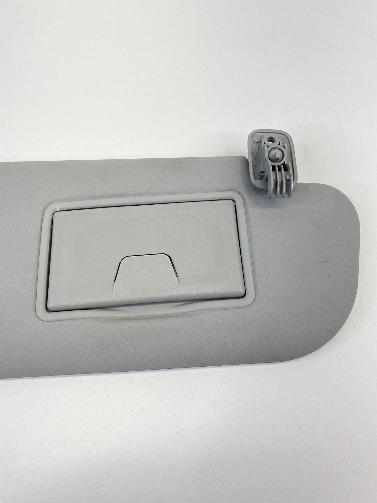 2004-2008 MAZDA3 MAZDA 3 SEDAN W SUNROOF RIGHT PASSENGER SUNVISOR SUN VISOR