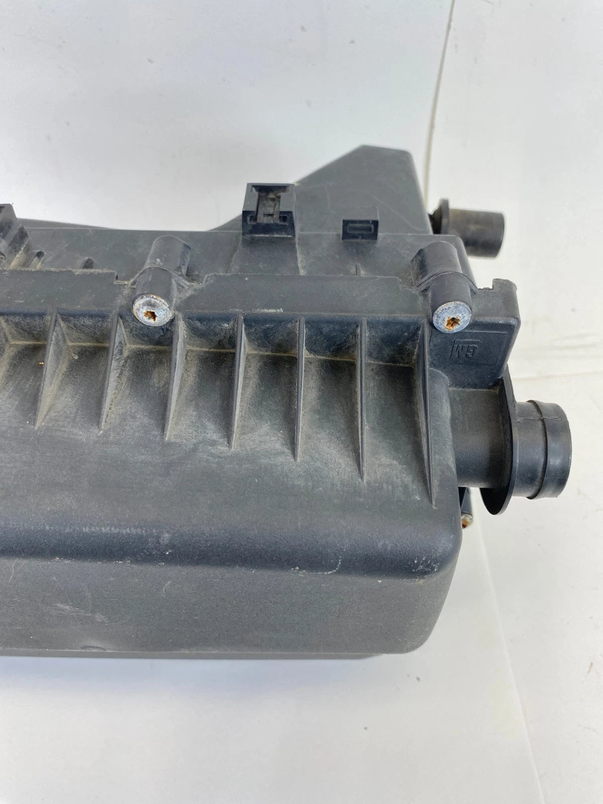 03-11 SAAB 9-3 2.0L AIR INTAKE AIR BOX FILTER COVER W/MAF SENSOR & HOSE 55559779