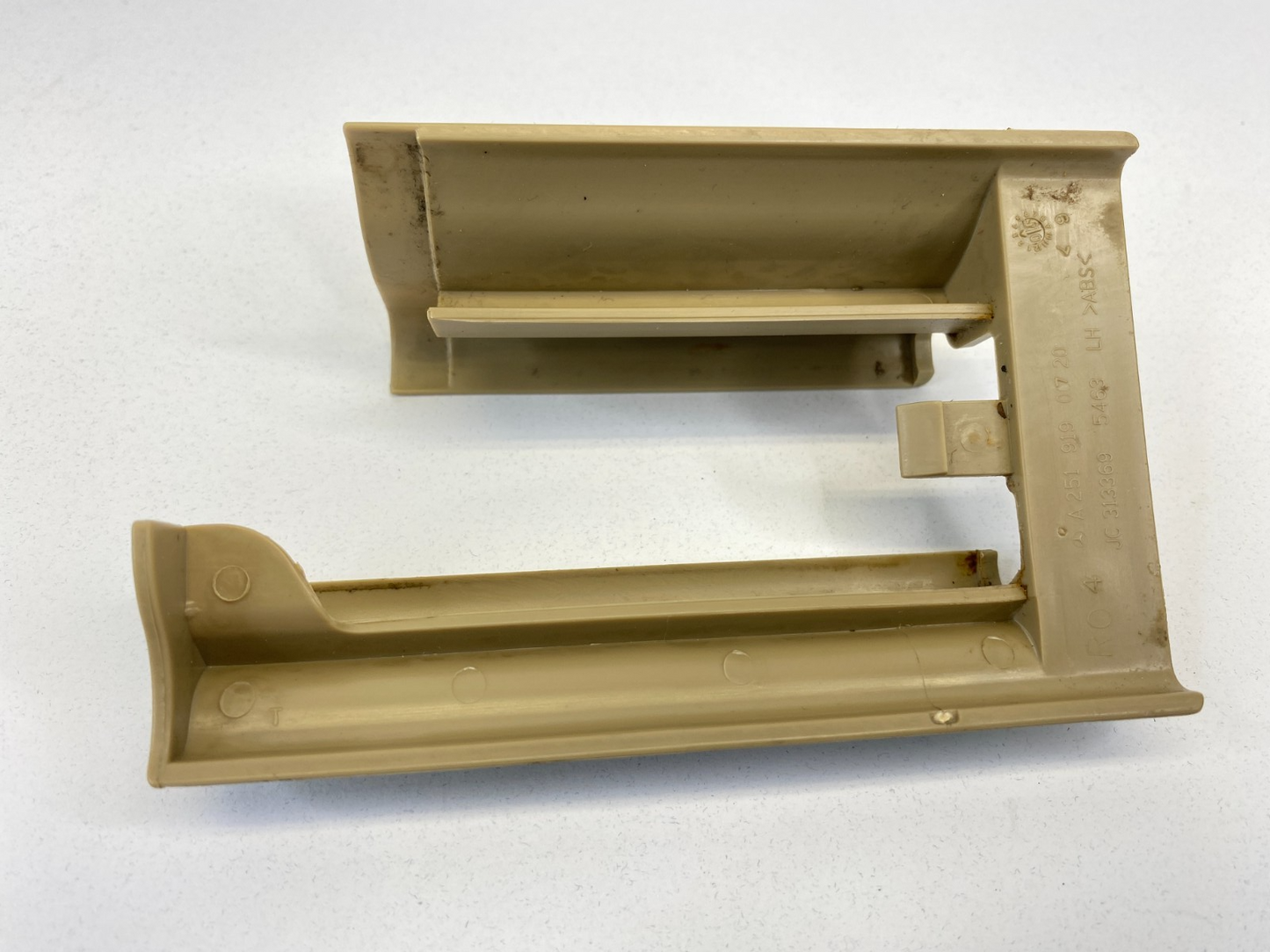 2006-2012 Mercedes-Benz R350 Front Left Seat Track End Cover 2519190720 OEM