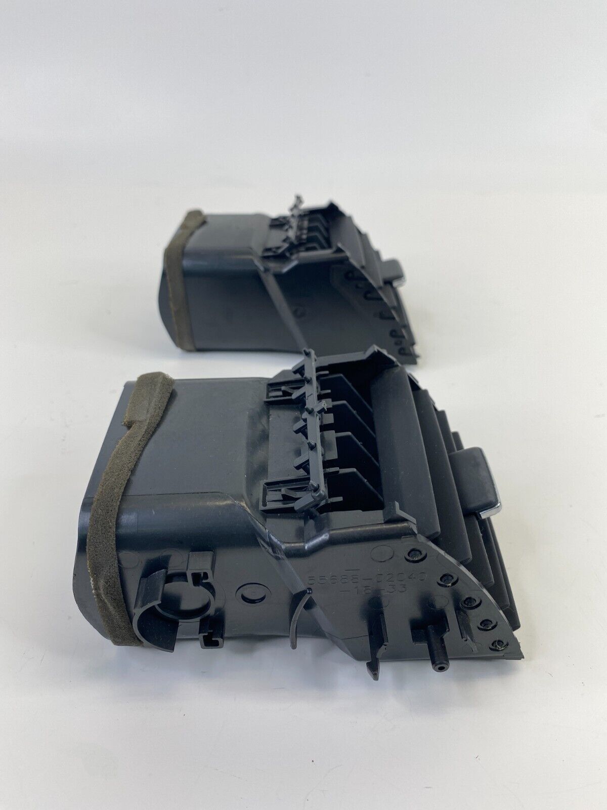 09-11 Toyota Corolla Center Dash A/C Air Vent Grill Grille Set Pair 55688-02040