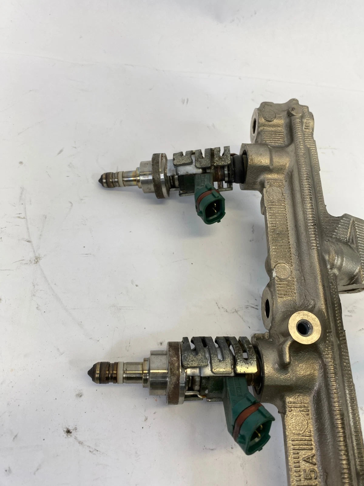 2006-2013 LEXUS IS250 ENGINE FUEL RAIL W/ INJECTOR INJECTORS SET OF 3 OEM