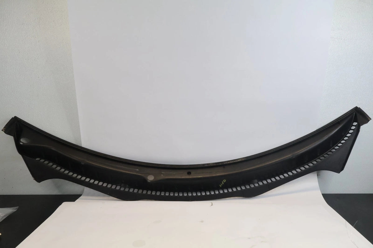 1998-2010 VW NEW BEETLE UPPER WINDSHIELD DEFROSTER NOZZLE VENT COVER TRIM OEM