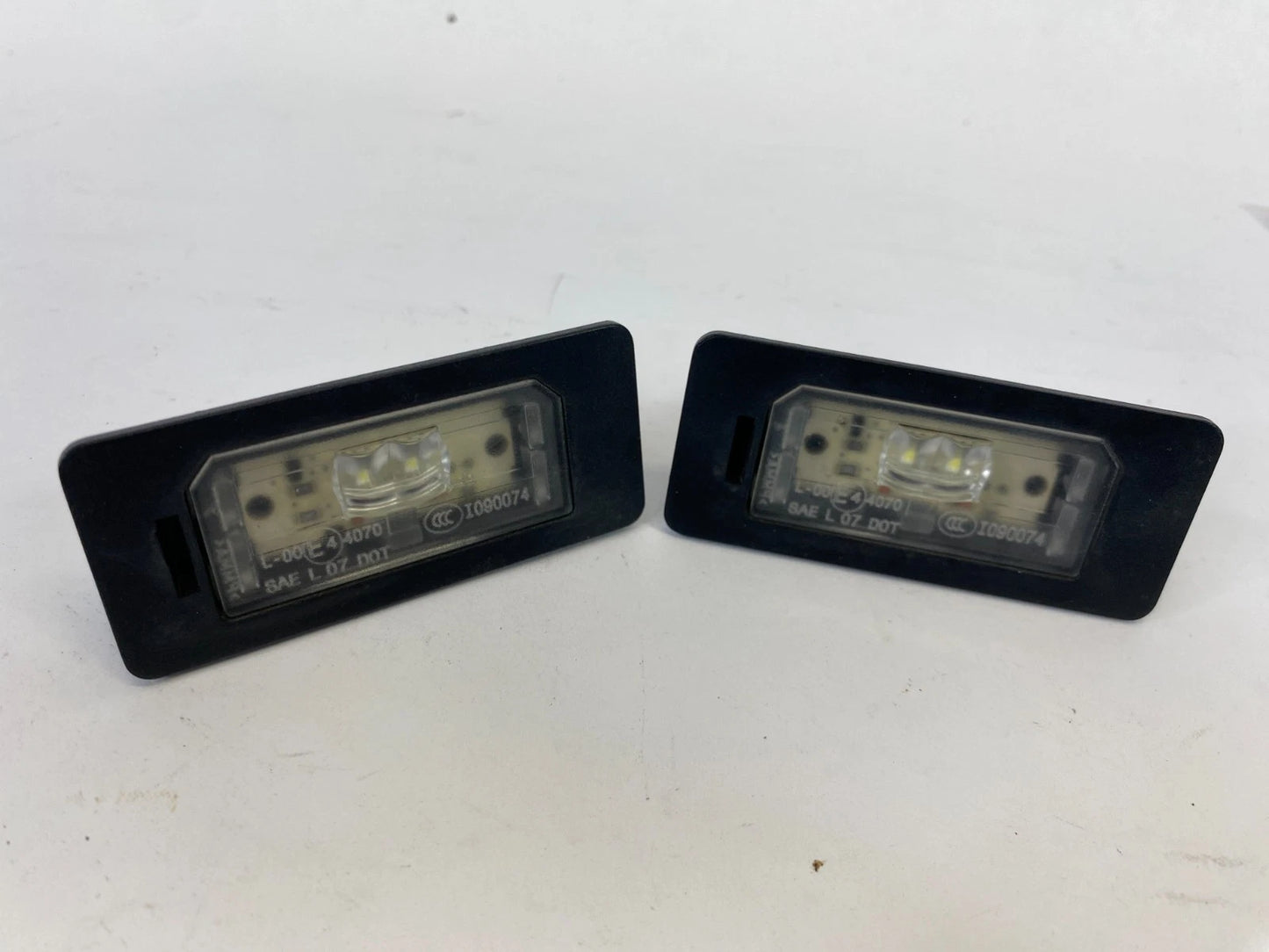 2009-2014 BMW 328I XDRIVE SEDAN TRUNK LID LICENSE PLATE LIGHT LAMP PAIR SET