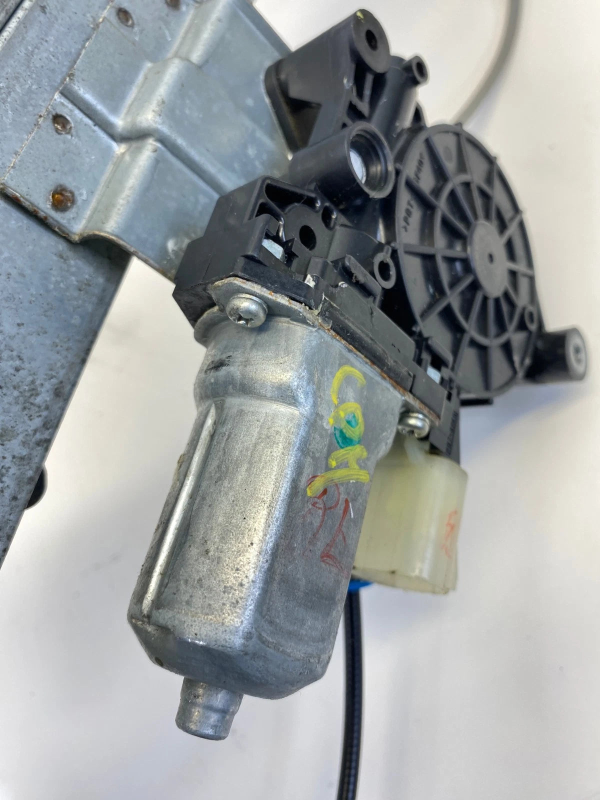 2006-2011 CHEVROLET HHR REAR LEFT POWER WINDOW REGULATOR MOTOR OEM 2621003462