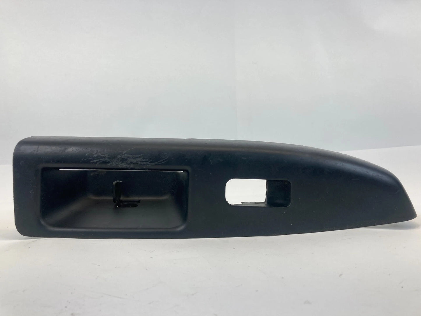 2010-2013 KIA SOUL REAR RIGHT PASSENGER SIDE DOOR WINDOW SWITCH BEZEL TRIM OEM
