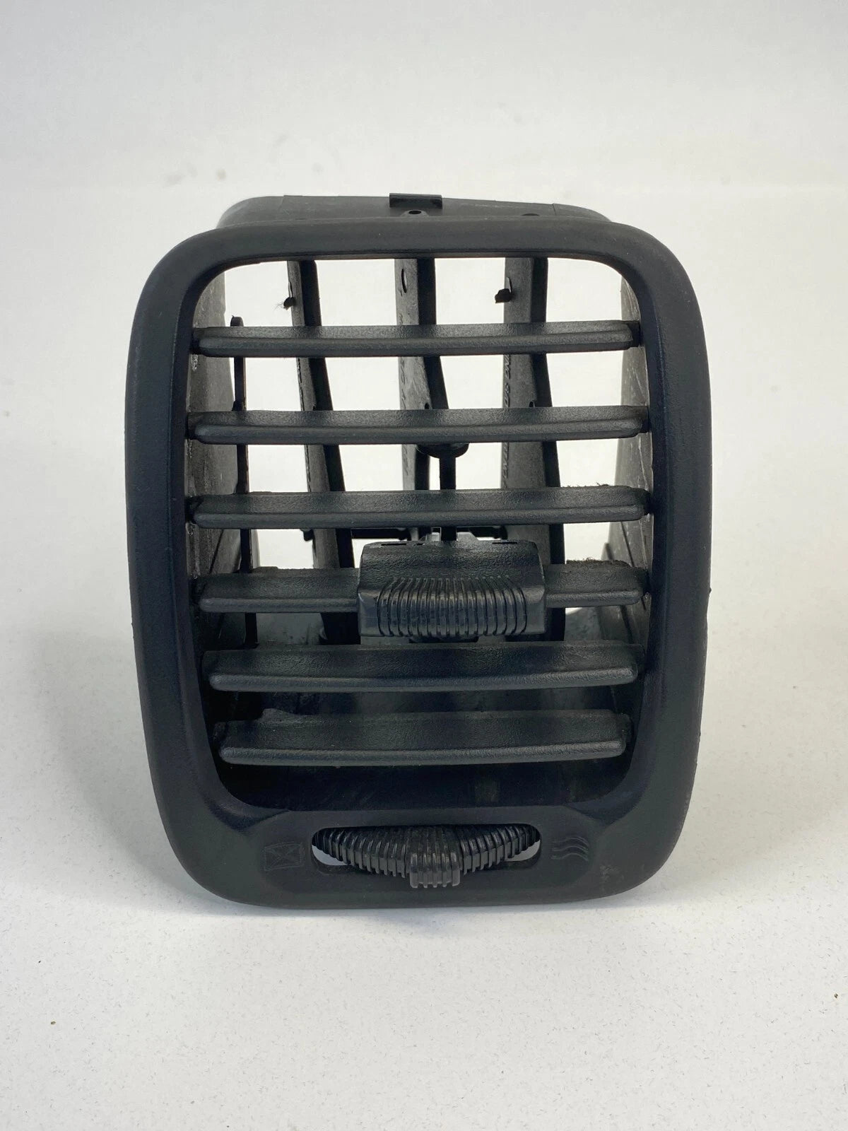 2002-2005 HYUNDAI SONATA BASE DASH LEFT DRIVER AC AIR VENT GRILL 97451-38000 OEM