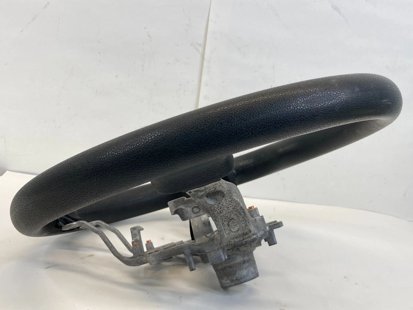 2016-2018 KIA SORENTO FRONT LEFT DRIVER SIDE STEERING WHEEL RING WITHOUT LEATHER