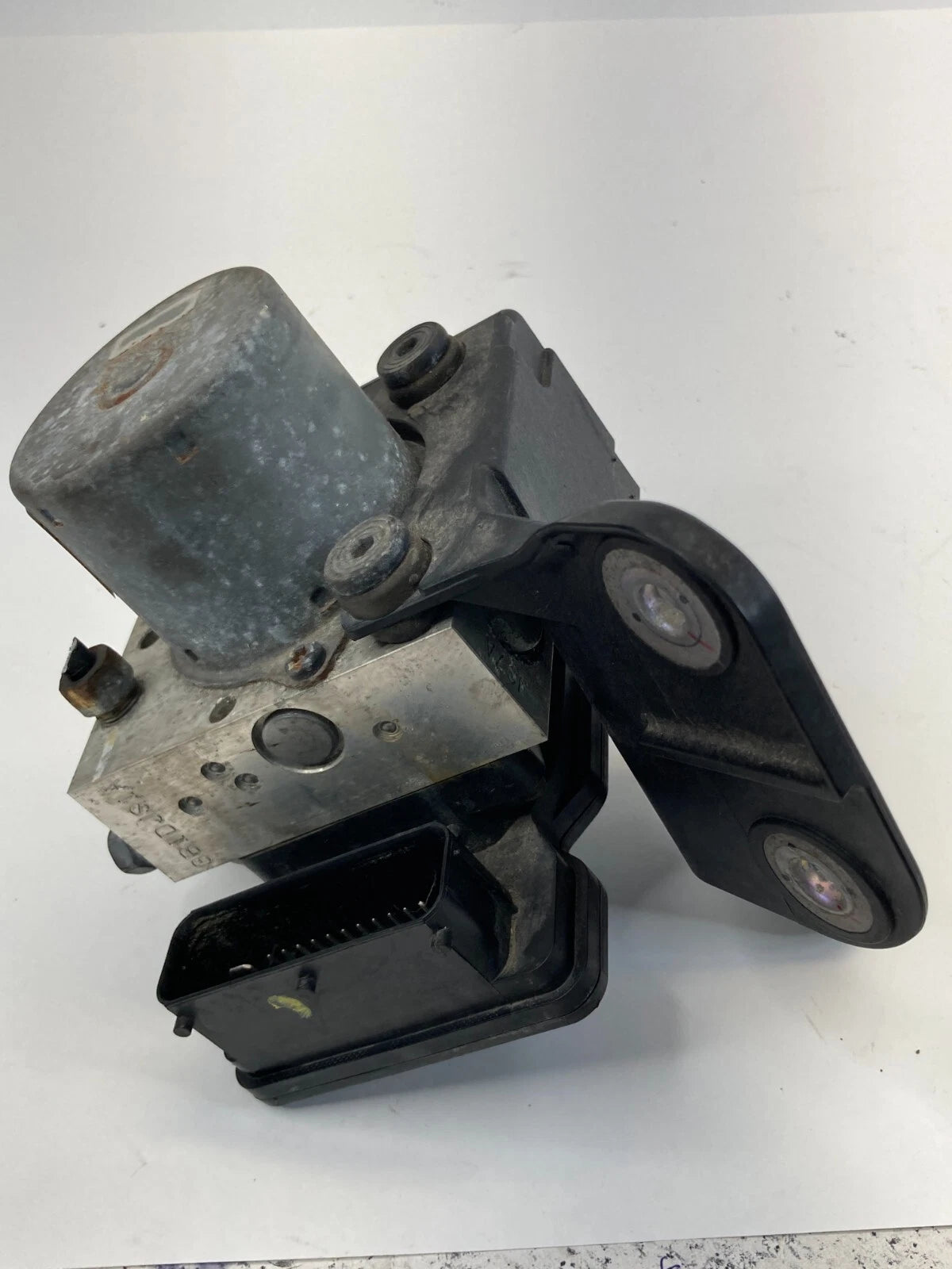 2012 2013 Chevrolet Sonic 1.8L L4 A/T ABS Anti Lock Brake Pump Module 95104537