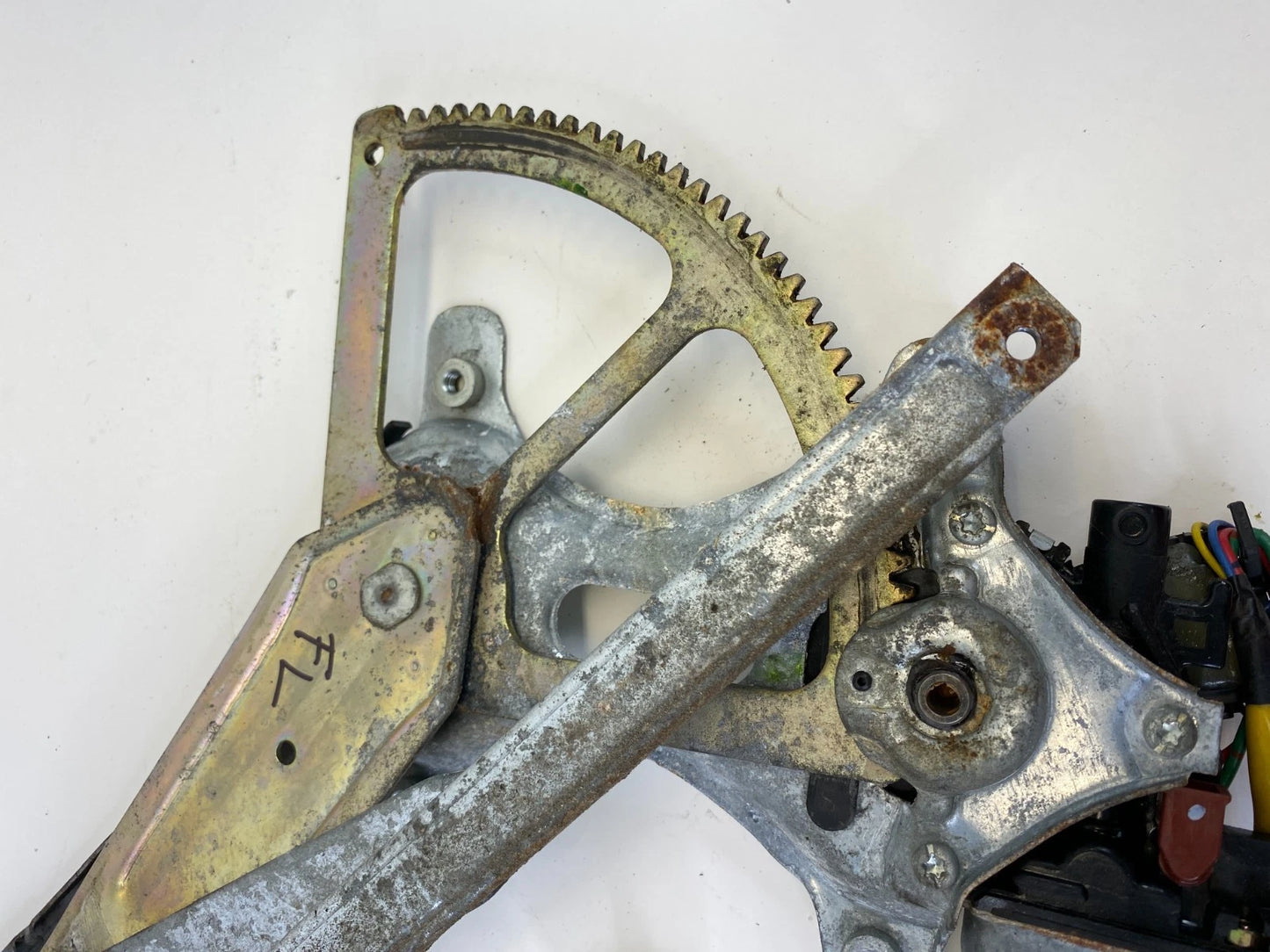 1998-2005 LEXUS GS300 FRONT LEFT SIDE DOOR WINDOW MOTOR REGULATOR 85720-30280