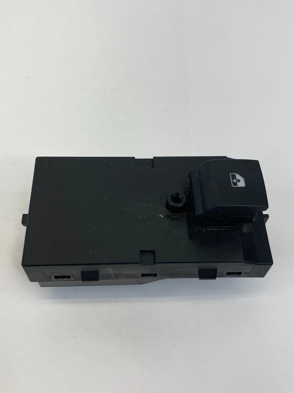2013-2015 CHEVROLET MALIBU FRONT RIGHT SIDE DOOR POWER WINDOW SWITCH 13305370
