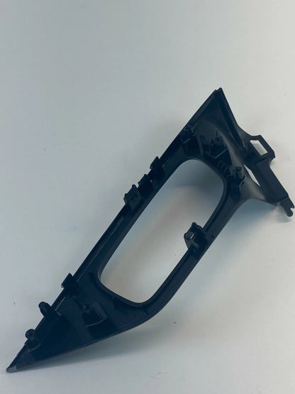 13-18 NISSAN ALTIMA SEDAN FRONT RIGHT SIDE INNER DOOR HANDLE BEZEL TRIM 80964-3T