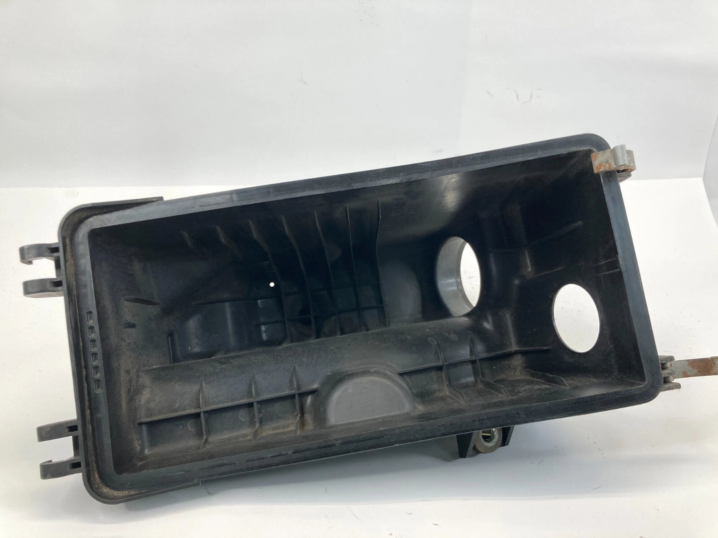 2010-2013 SUZUKI SX4 AIR CLEANER INTAKE LOWER COVER HOUSING OEM 13700-54L00