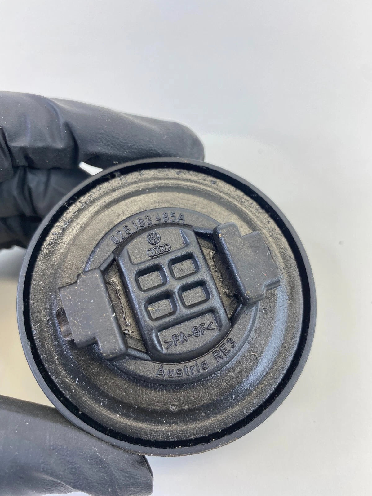 1985-2005 VOLKSWAGEN JETTA 2.8L V6 ENGINE OIL FILLER CAP LID 026-103-485A OEM