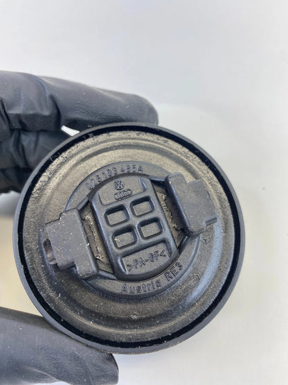 1985-2005 VOLKSWAGEN JETTA 2.8L V6 ENGINE OIL FILLER CAP LID 026-103-485A OEM