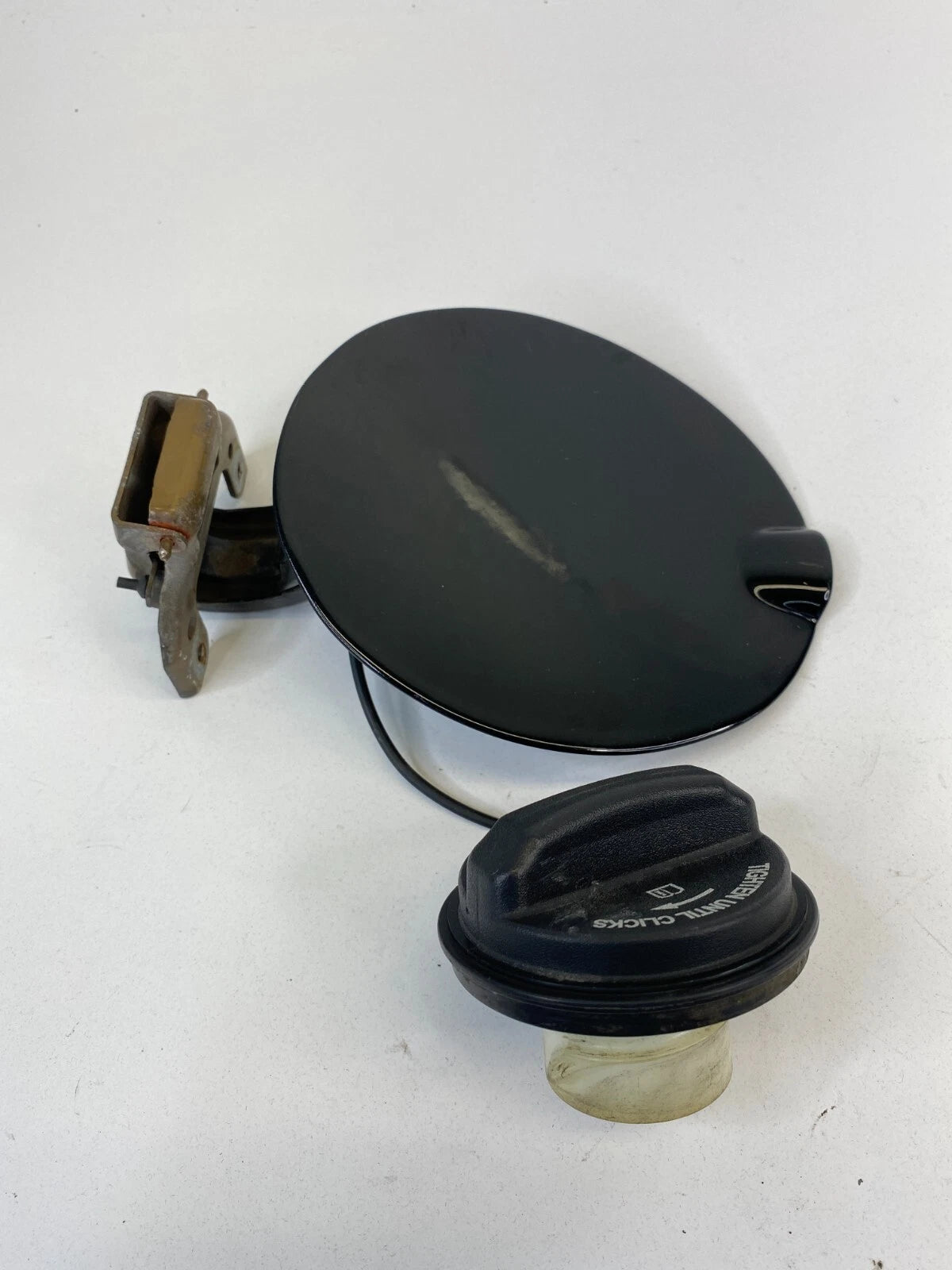 08 09 10 11 FORD FOCUS SEDAN FUEL FILLER GAS DOOR LID COVER W/ TANK CAP OEM