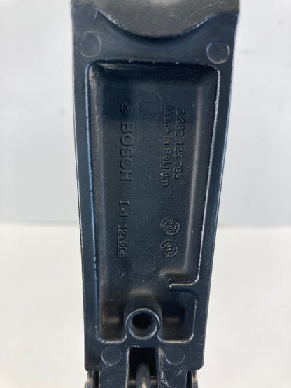 2011-2017 VW Volkswagen Touareg Front Windshield Wiper Arm Pair Set OEM