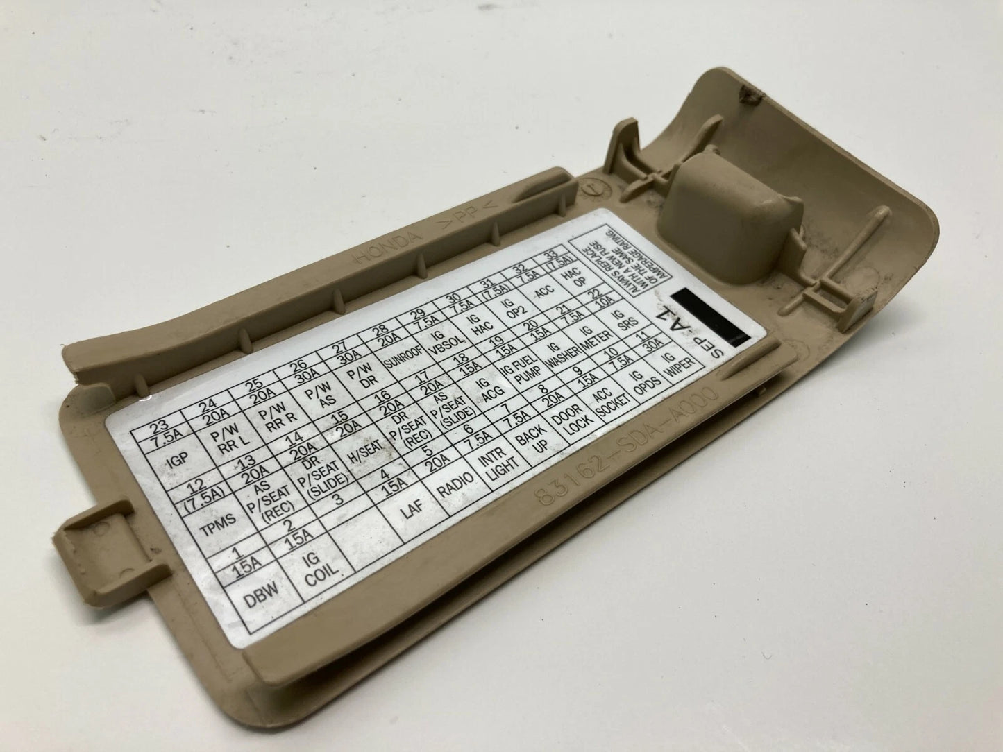 2004 2005 2006 2007 2008 ACURA TL FUSE BOX COVER LID BEZEL TRIM 83162-SDA-A000
