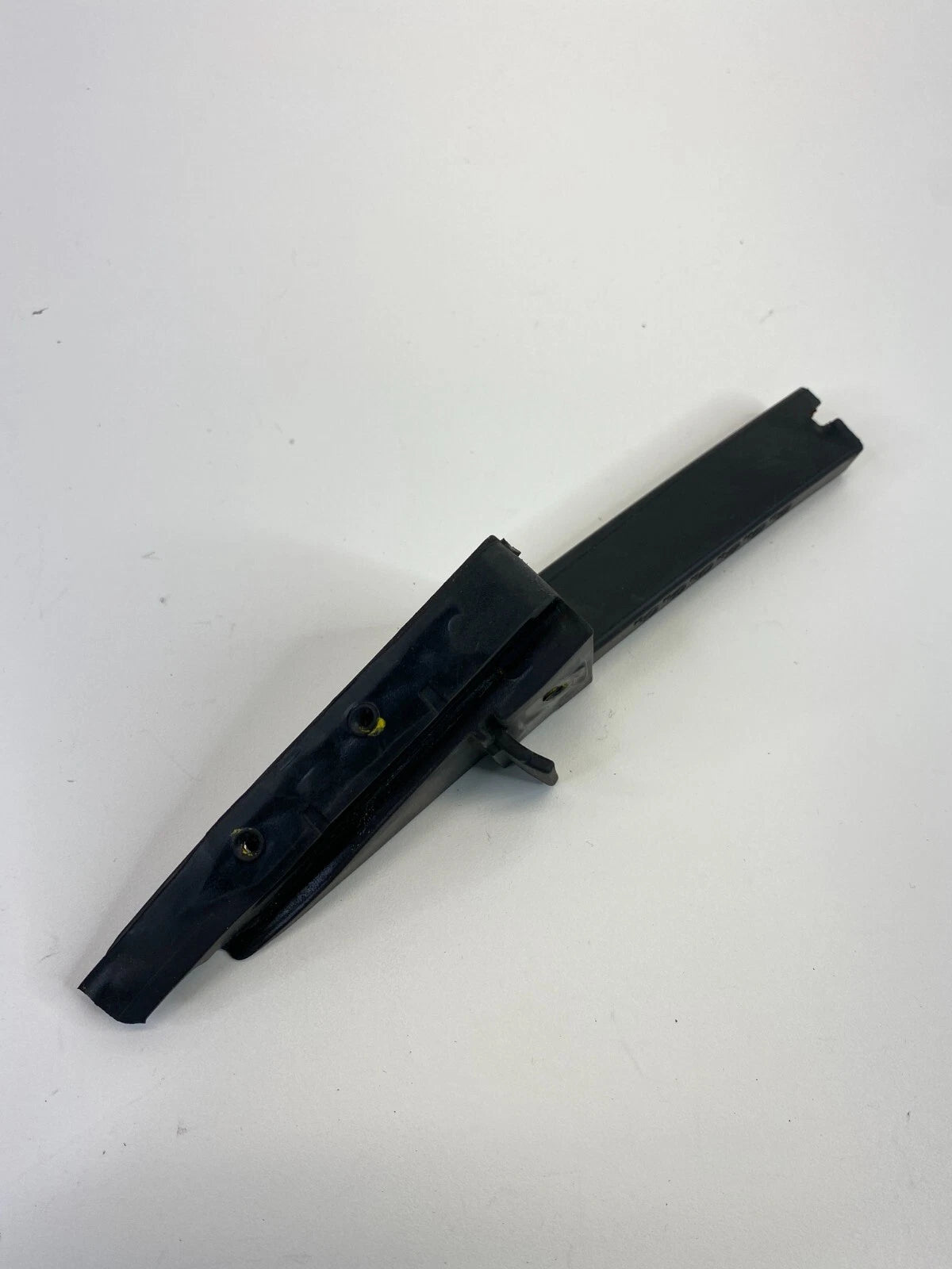 12-17 HYUNDAI ACCENT SEDAN REAR RIGHT DOOR EXTERIOR CORNER MOLDING 83840-1R000