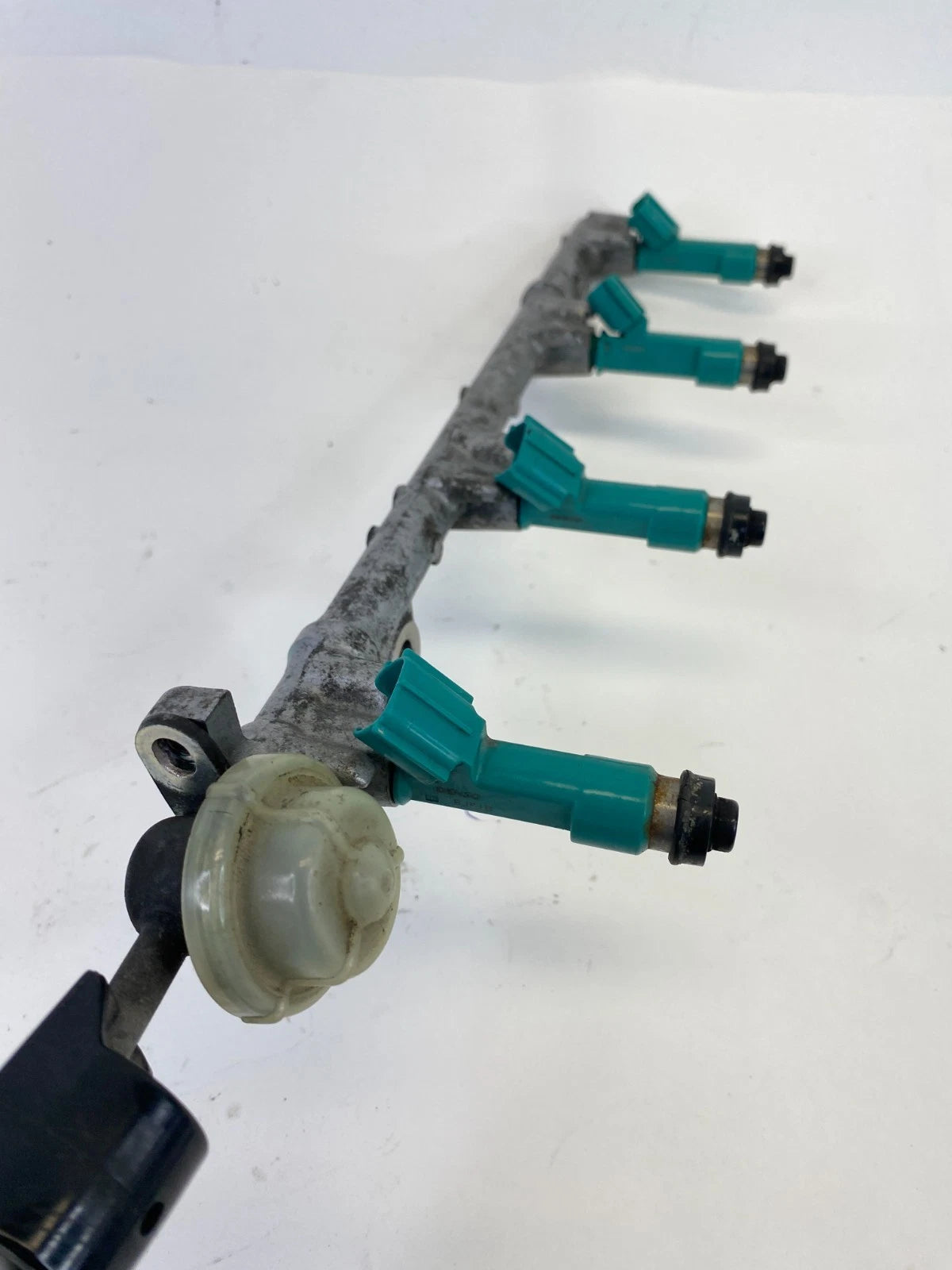 2008-2015 Scion xB Engine Fuel Injection Rail W/ Injectors Assembly OEM