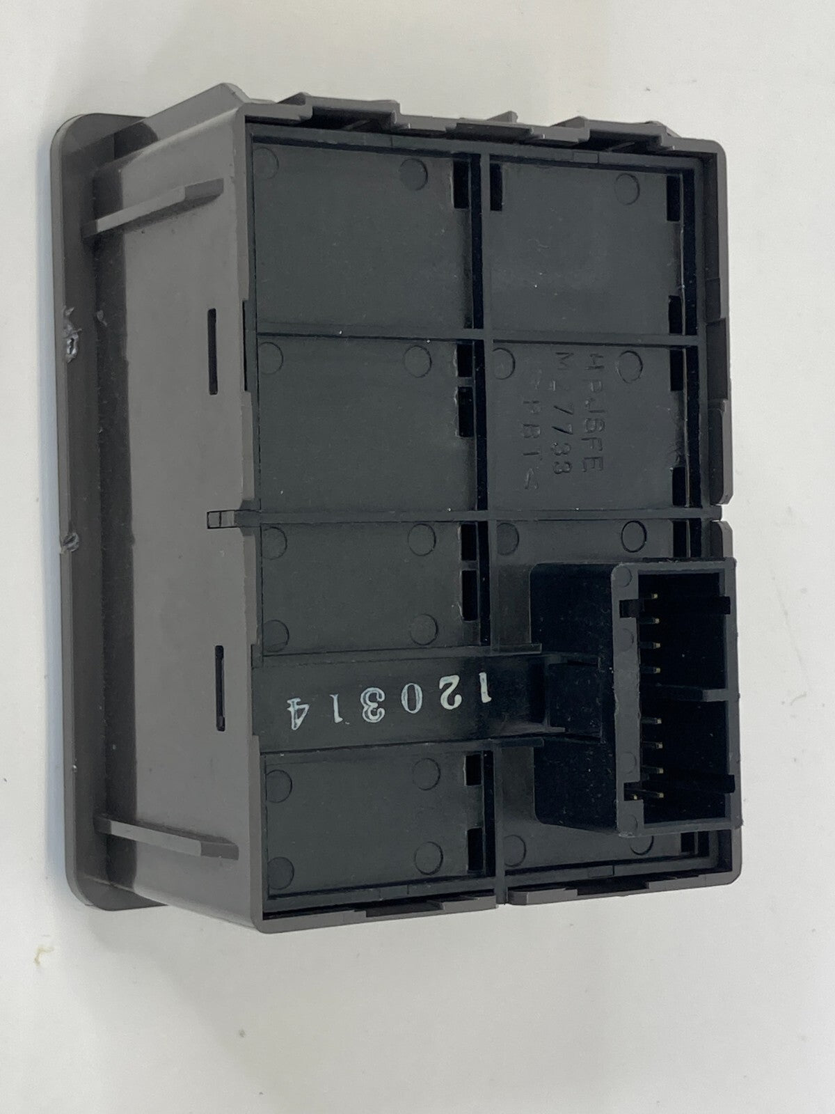 2011-2017 Honda Odyssey VLR TV Input Audio Headphone Jack M45519 OEM