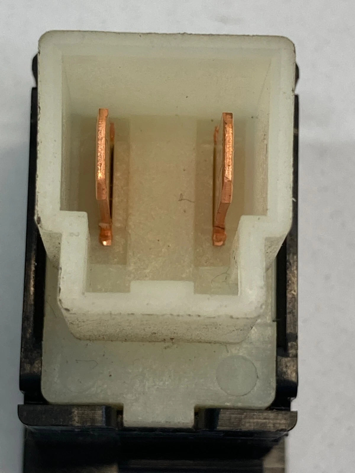 2007-2012 NISSAN ALTIMA INTERIOR LOWER DASH TRUNK LID OPEN RELEASE BUTTON SWITCH