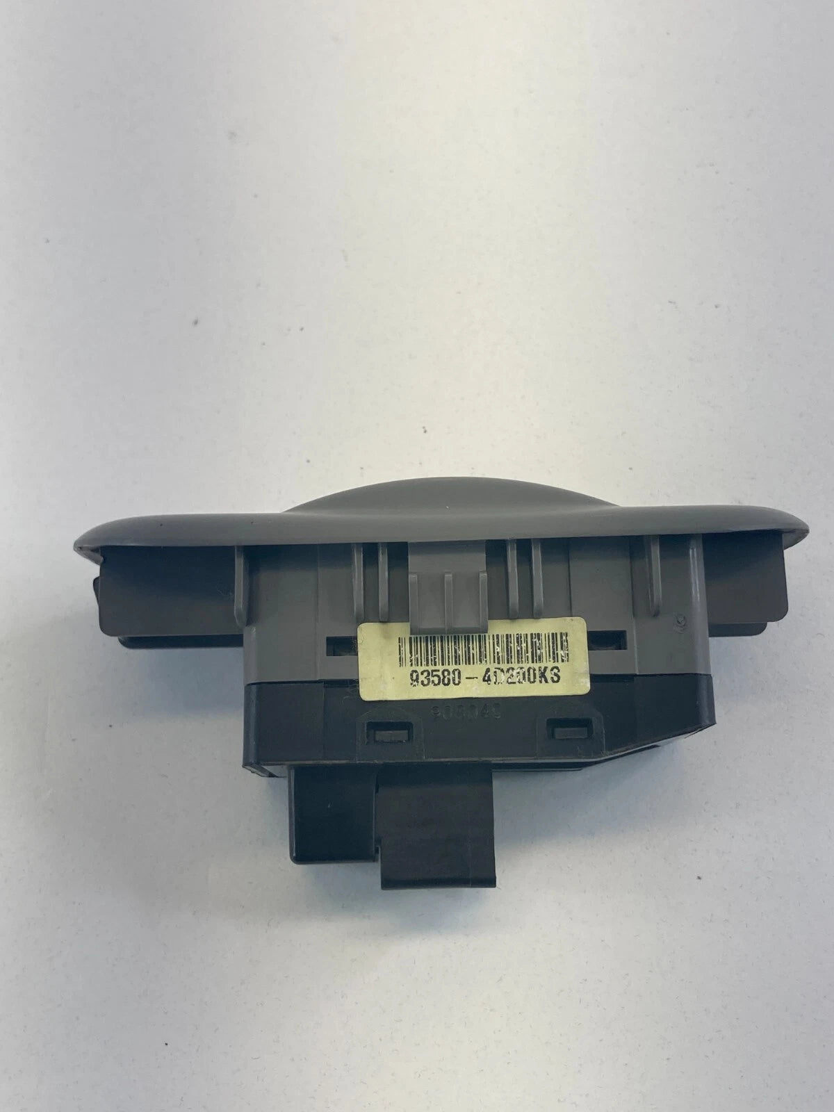 2006-2012 KIA SEDONA REAR LEFT DRIVER SIDE DOOR POWER WINDOW SWITCH 935804D200KS