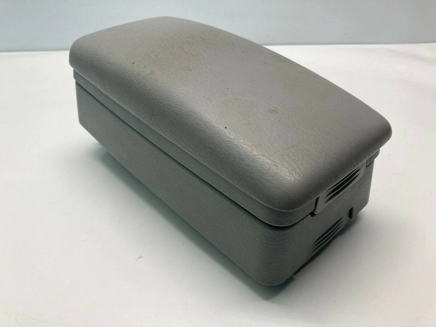 2006 2007 2008 2009 2010 CHRYSLER PT CRUISER CENTER CONSOLE ARMREST COMPARTMENT