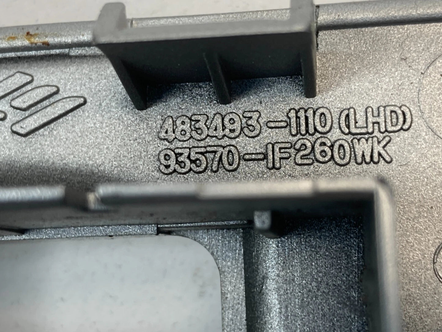2005-2009 KIA SPORTAGE FRONT LEFT SIDE DOOR WINDOW SWITCH BEZEL 483493-1110 OEM