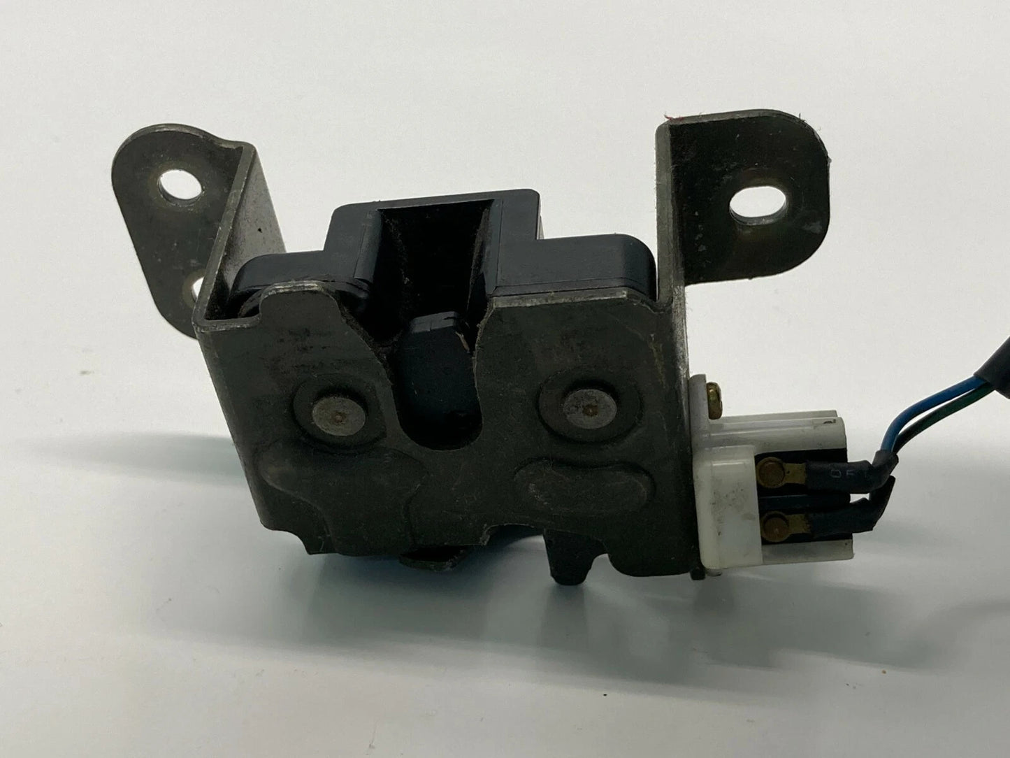 2001 2002 2003 2004 2005 2006 HYUNDAI SANTA FE REAR BACK GLASS WINDOW LOCK LATCH