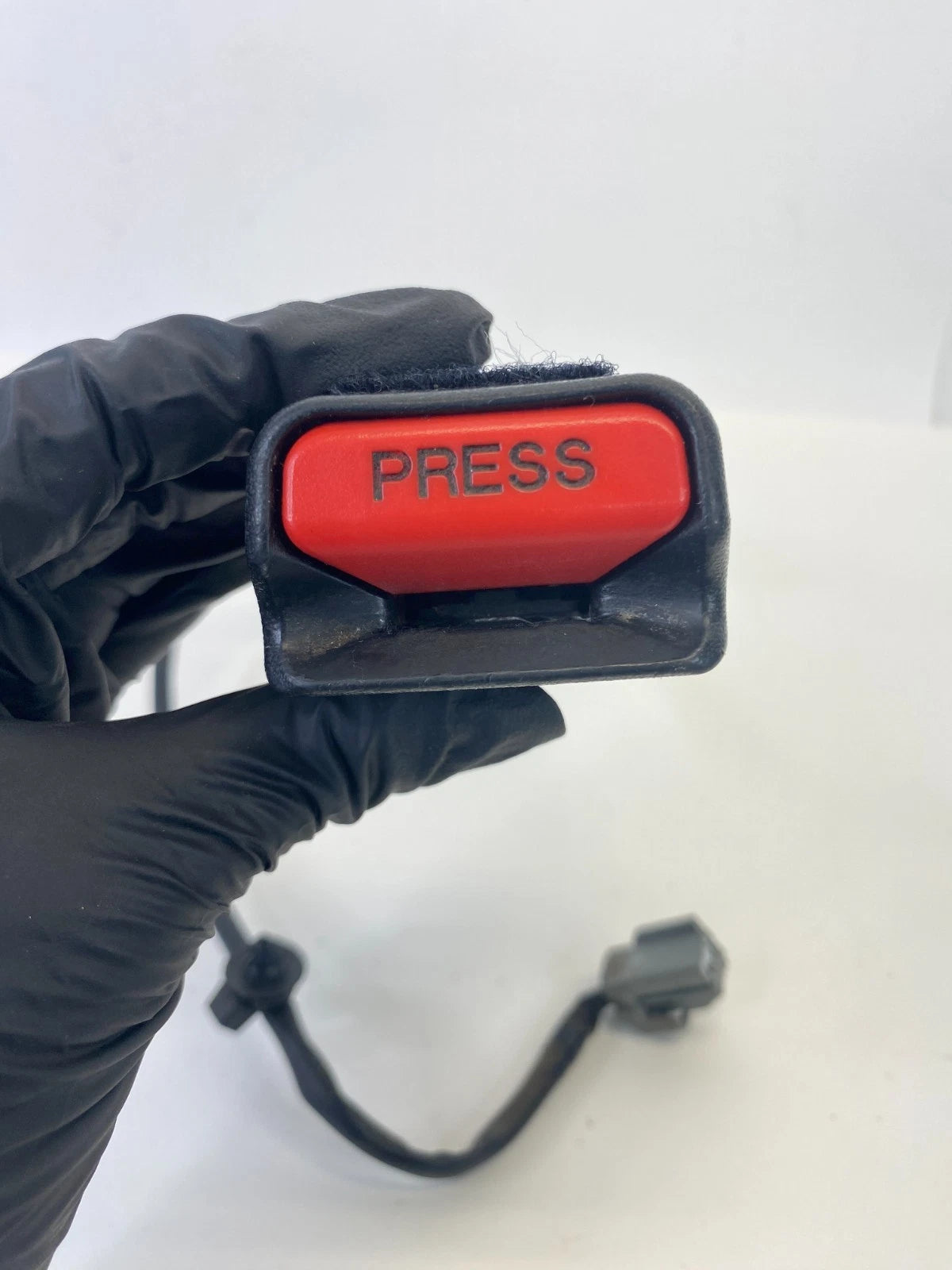 2013 13 DODGE DART FRONT LEFT DRIVER SIDE SEAT BELT BUCKLE ASSY 1SU82DX9 OEM