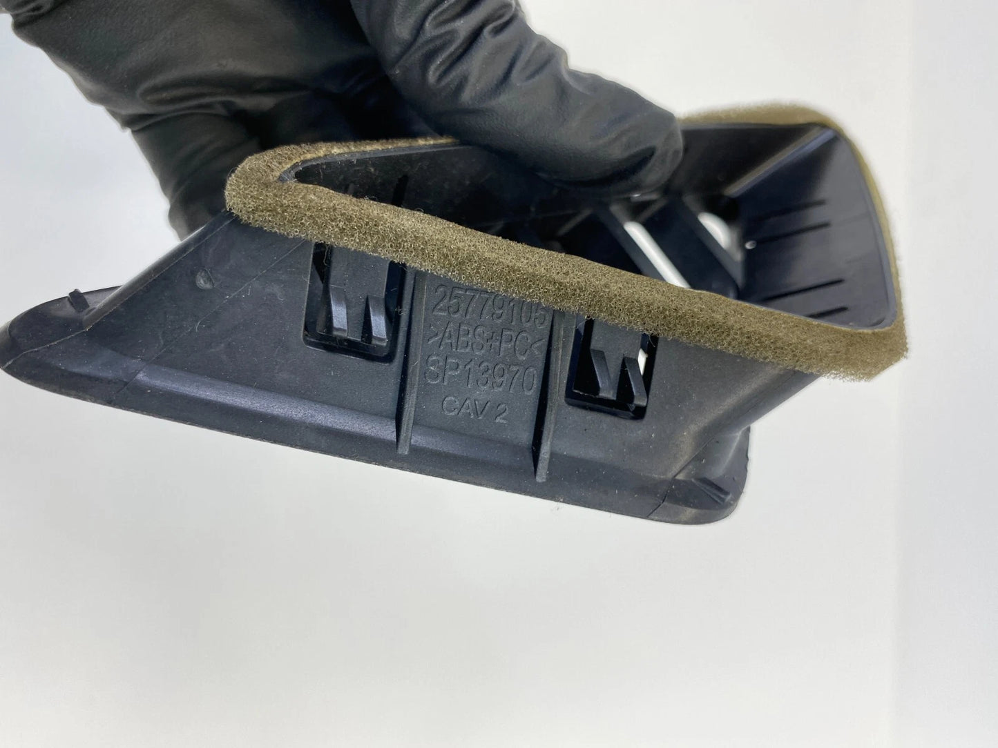 10-17 CHEVROLET EQUINOX RIGHT SIDE DASH AC AIR VENT DEFROSTER GRILL 25779105 OEM