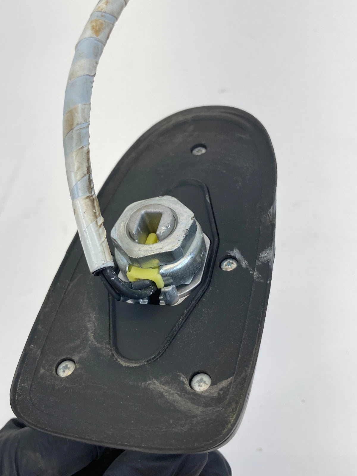 2010-2015 Toyota Prius 2013-2018 Yaris Roof Mounted Radio Antenna Base Mast