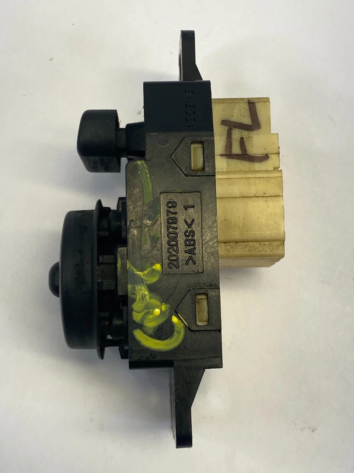 2010-2013 KIA FORTE DOOR SIDE MIRROR CONTROL SWITCH W/ POWER FOLDING 93560-1M100