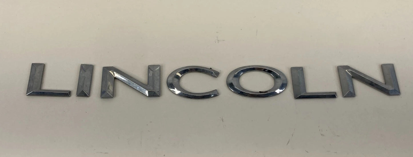 2003-2006 LINCOLN NAVIGATOR REAR TRUNK LID NAMEPLATE LINCOLN EMBLEM LOGO BADGE