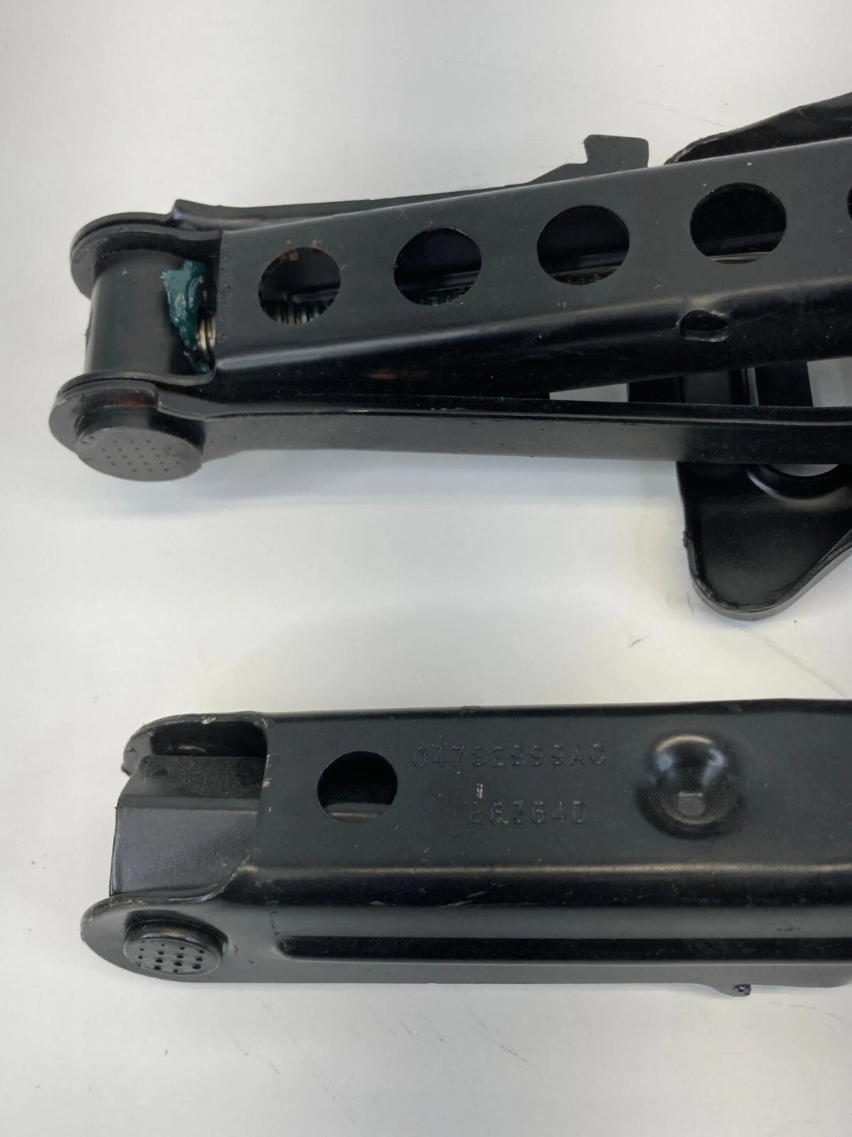 05-10 CHRYSLER 300 06-10 CHARGER EMERGENCY SPARE TIRE JACK W/ LUG 52110391AB OEM