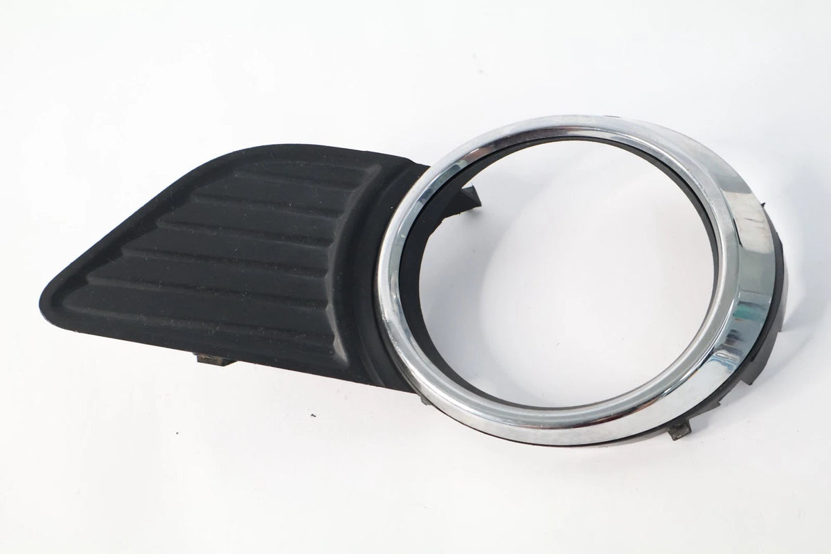 2011-2017 TOYOTA SIENNA FRONT RIGHT FOG LAMP LIGHT TRIM HOLE COVER 52127-08040