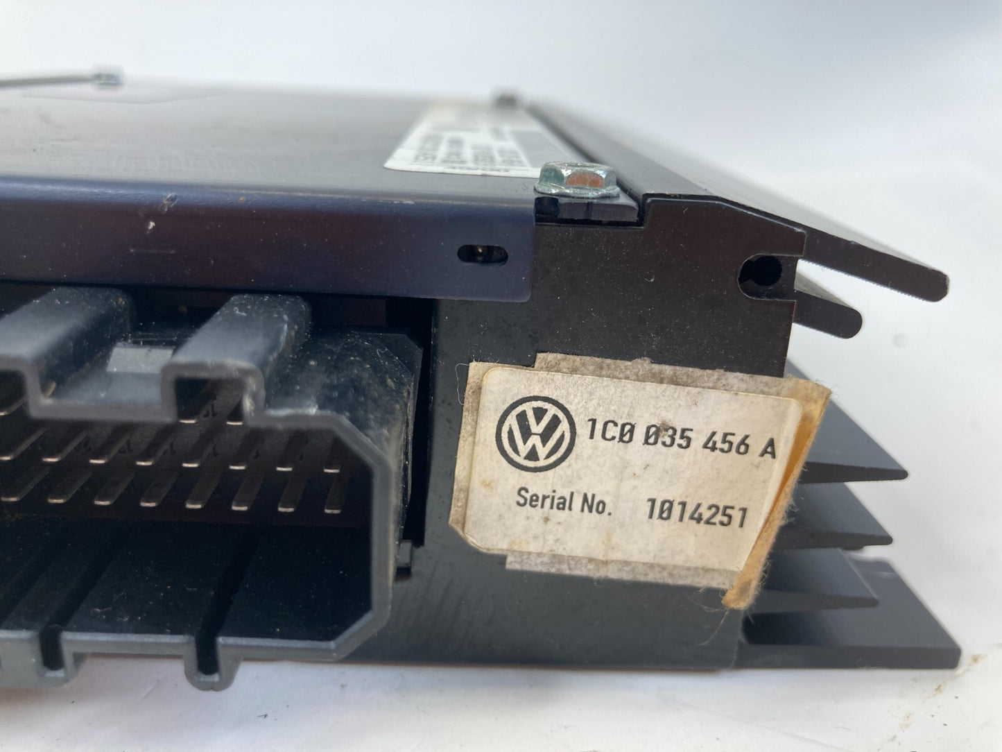 98-10 Volkswagen Beetle Audio Radio Amplifier AMP Equipment Sound 1C0-035-456-P