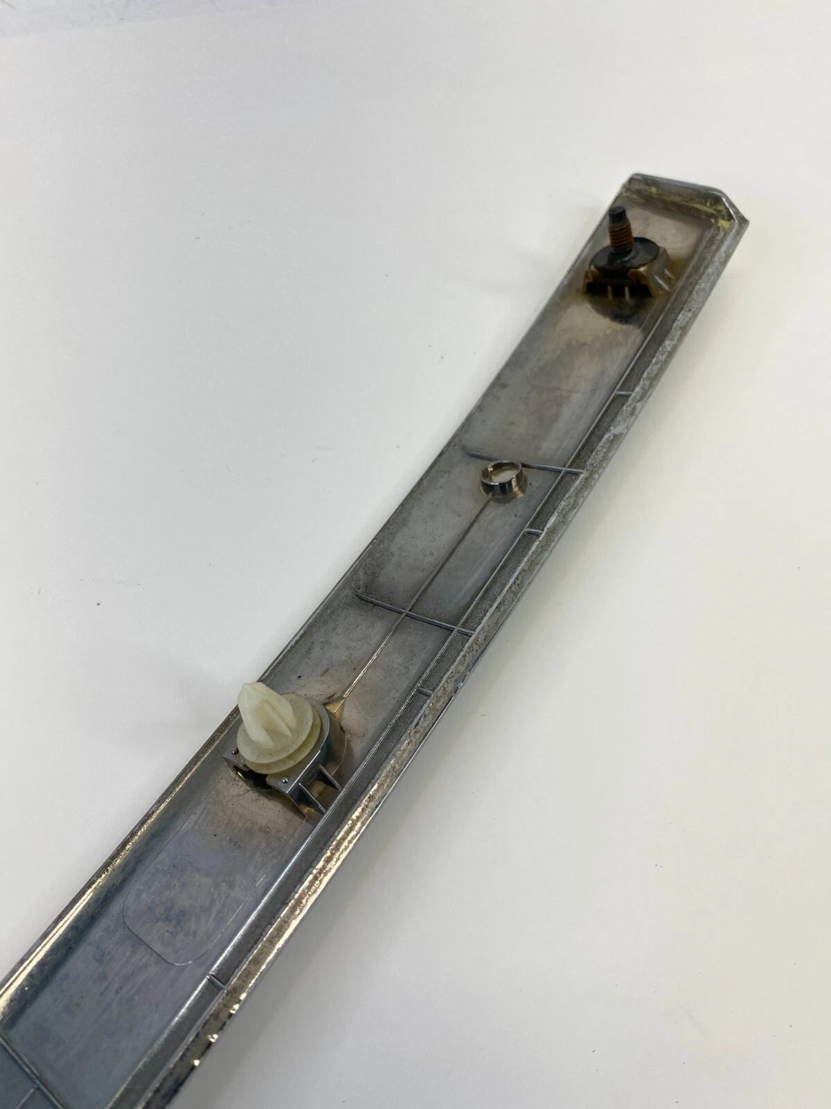 2008-2010 SATURN VUE REAR TRUNK LOWER LIFTGATE APPLIQUE TRIM CHROME 96661356 OEM