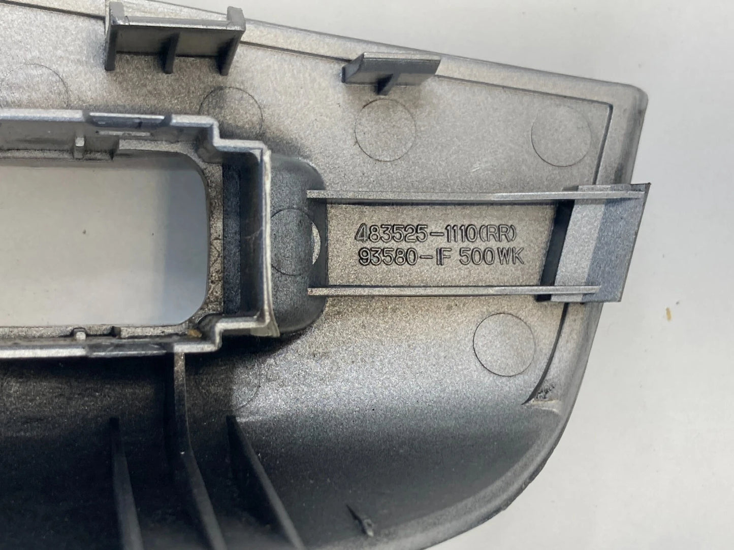 2005-2010 KIA SPORTAGE REAR RIGHT SIDE DOOR WINDOW SWITCH BEZEL 483525-1110 OEM
