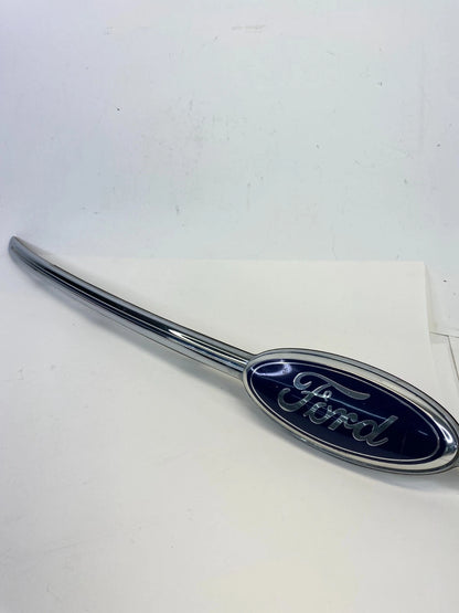 2013-2019 FORD TAURUS REAR TRUNK MOLDING W/ EMBLEM W/O CAMERA DG13-54425A22-A