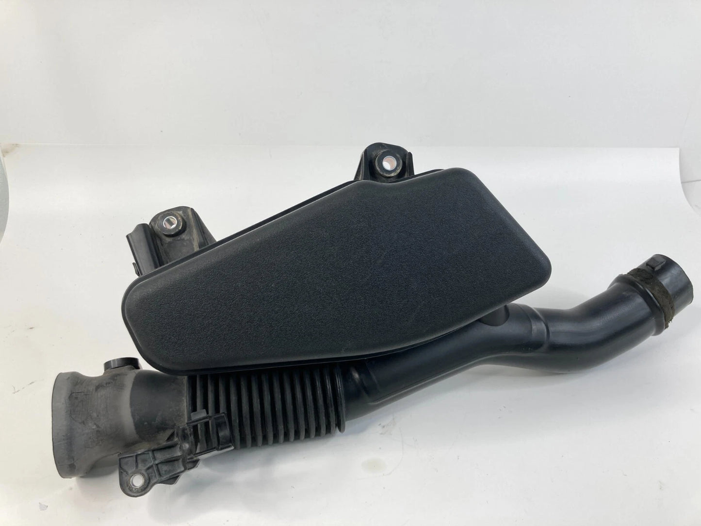 10 11 TOYOTA PRIUS AIR INTAKE RESONATOR BOX CLEANER ASSEMBLY 17750-37010 OEM