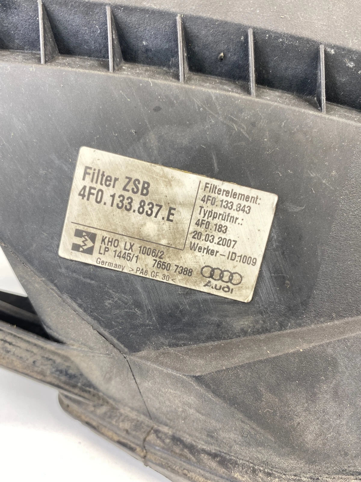 2005-2011 AUDI A6 QUATTRO 4.2L AIR INTAKE CLEANER BOX HOUSING 4F0-133-837E OEM